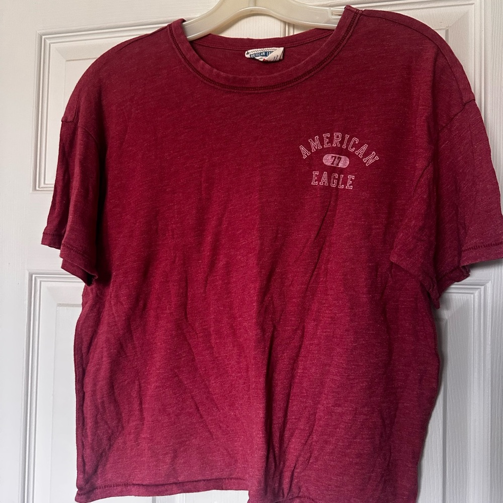 American Eagle Outfitters Red Short Sleeve Graphic Crewneck Tee